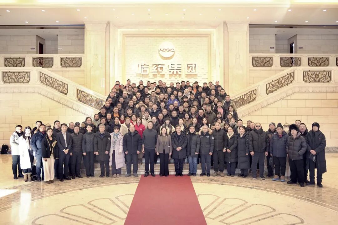 冰雪志愿 使命担当——PG电子官网150名党员志愿者护航冰雪大世界跨年璀璨之夜